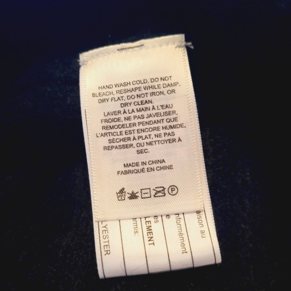 Aritzia Auxiliary Pom Cuff Beanie Faux-fur Pompom Beanie Hat Black - Picture 5 of 5